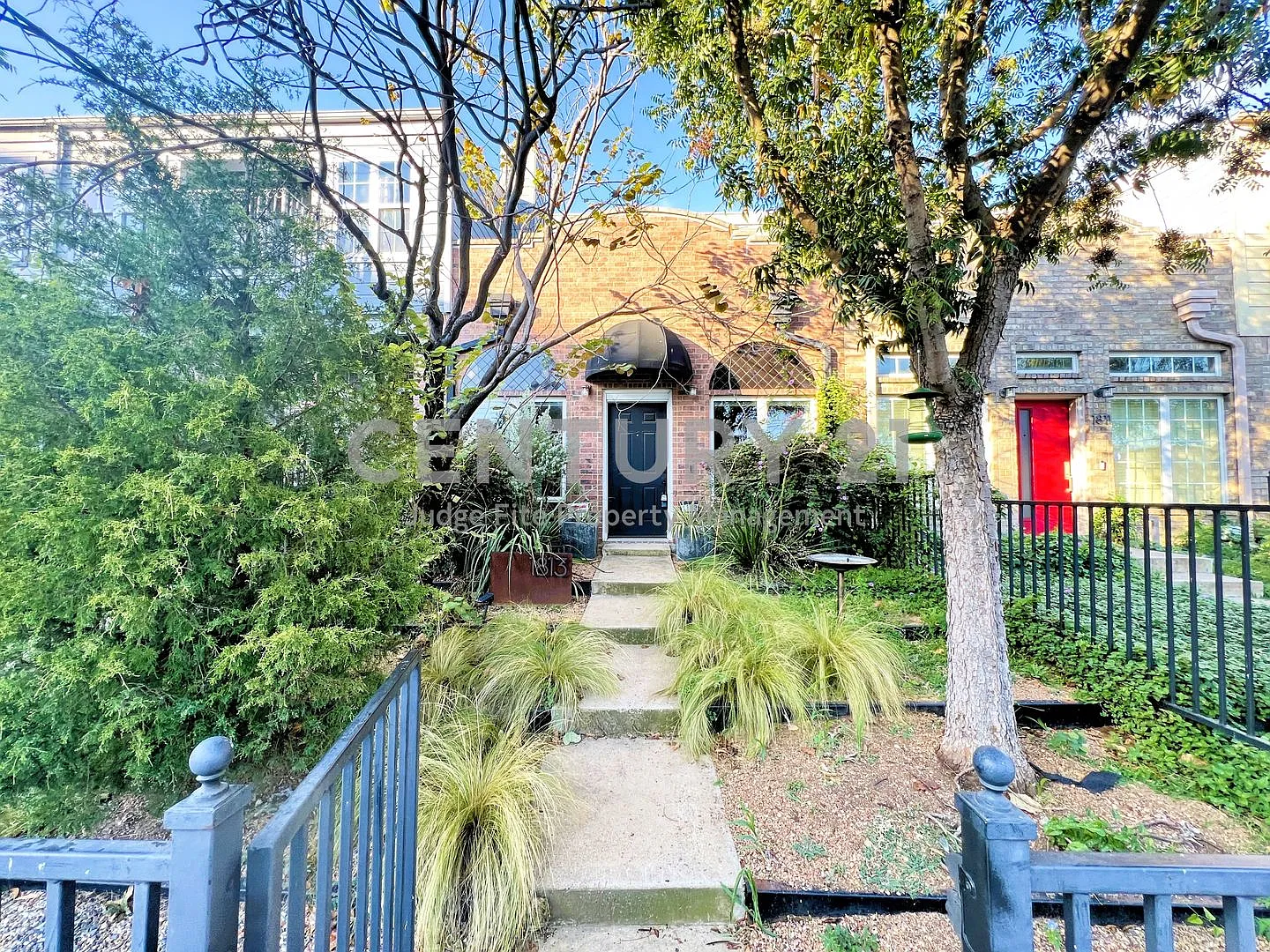 2-Story 2/2/2 Townhome with Great Downtown Views For Rent! — Photo 1