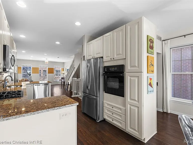512 Graten St — Photo 21