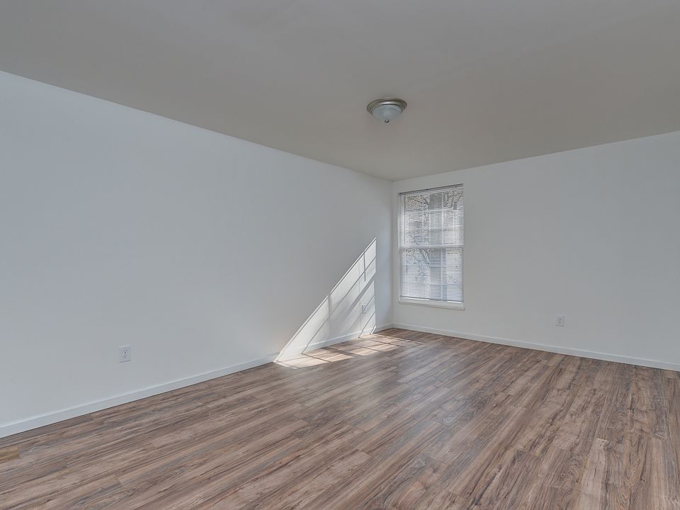 2nd image of 6 Chatfield Dr #6E