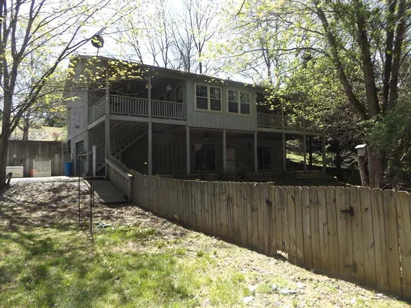 3197 Poplar Hill Dr, Dugspur, VA 24325