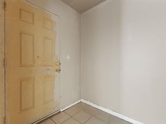 5th image of 12988 122b Ave NW #110
