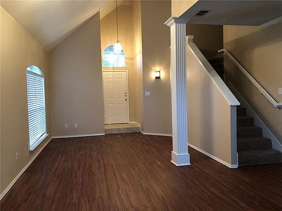3rd image of 2225 Brookview Dr