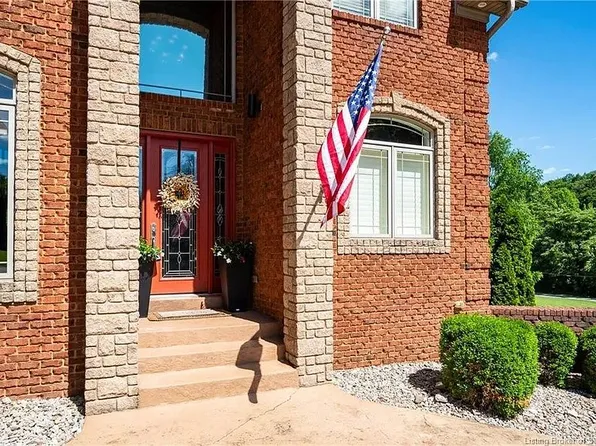 2000 Vincennes Pl, Floyds Knobs, IN 47119