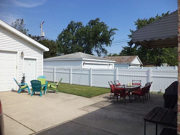 3rd image of 9636 S Mozart Ave