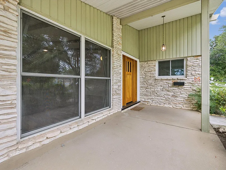 1902 Wooten Dr — Photo 25