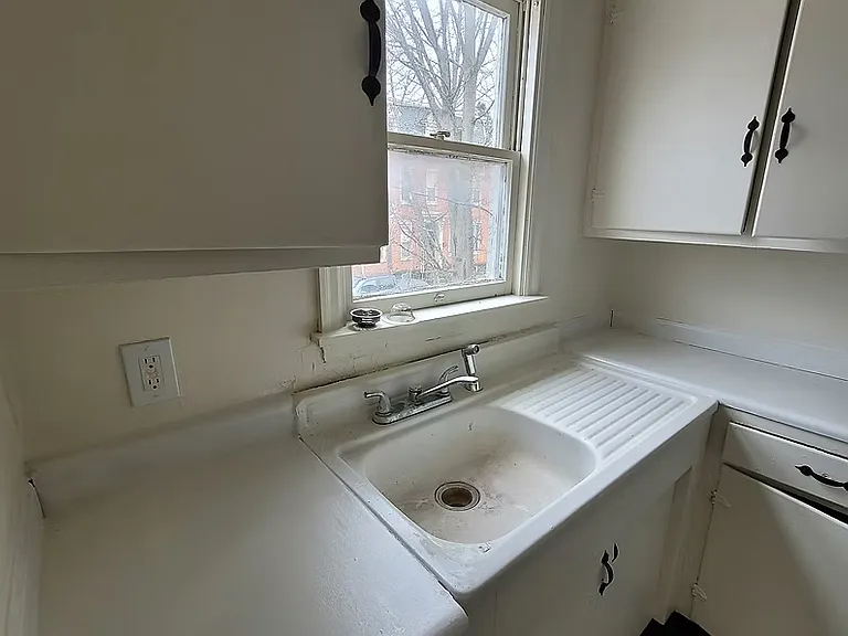 61 E Main St #4 — Photo 9