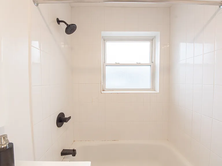 Pine Street Apartments — Photo 18