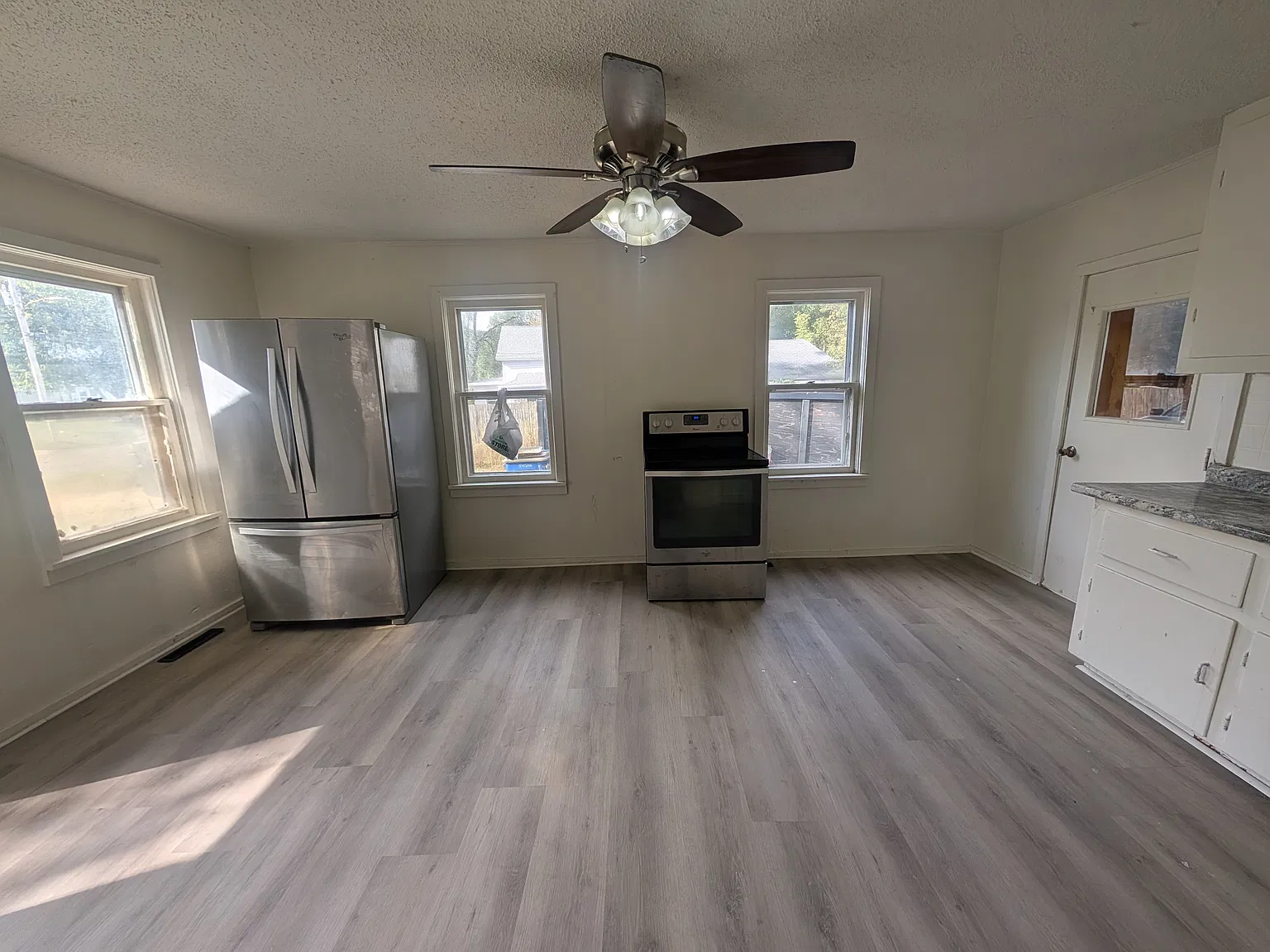 3 bed, 1160 sqft, $1,500 — Photo 2
