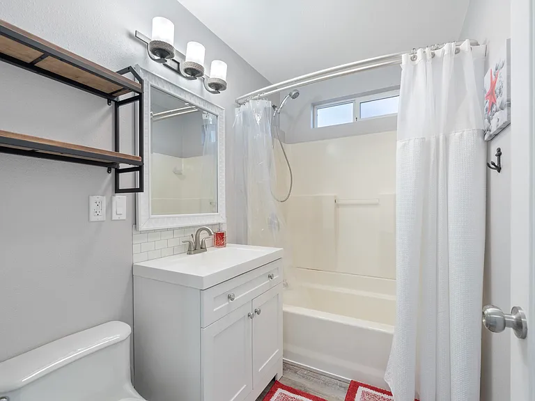 1380 S Hemlock St — Photo 19