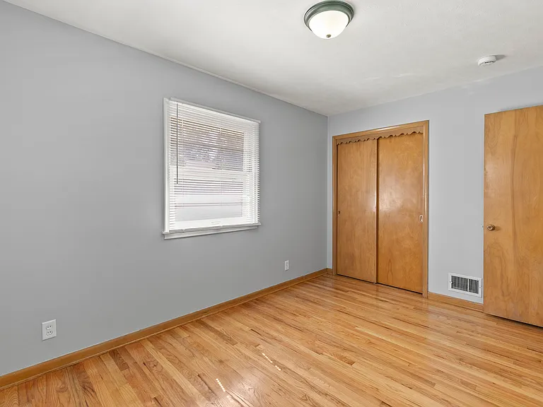 11214 Leavenworth St — Photo 19