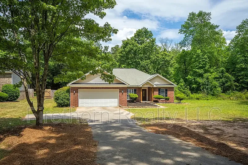 3 bed, 2.0 bath, 1745 sqft, $2,200 — Photo 2