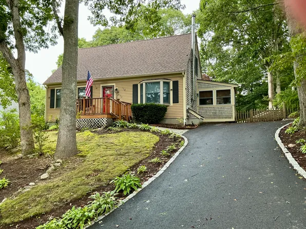 17 Mohawk Road, Mashpee, MA 02649