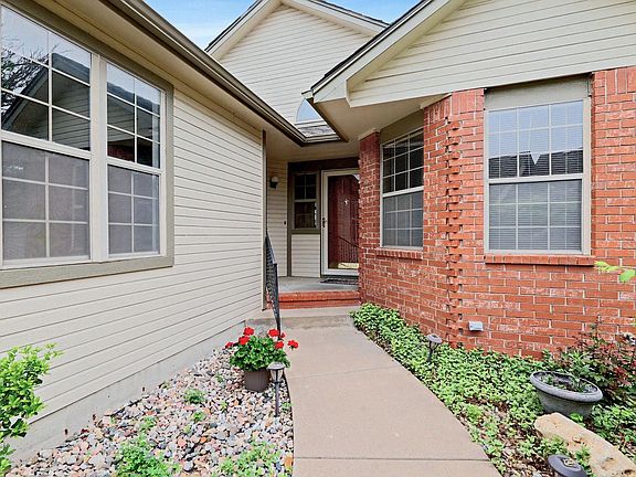 3rd image of 3019 N Bramblewood St
