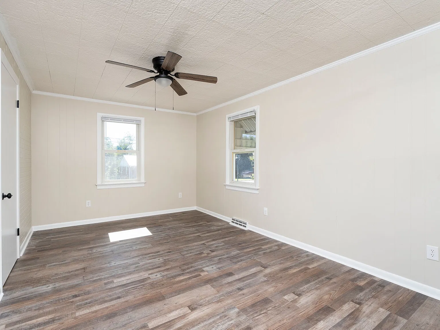3 bed, 1.5 bath, 1180 sqft, $1,750 — Photo 2