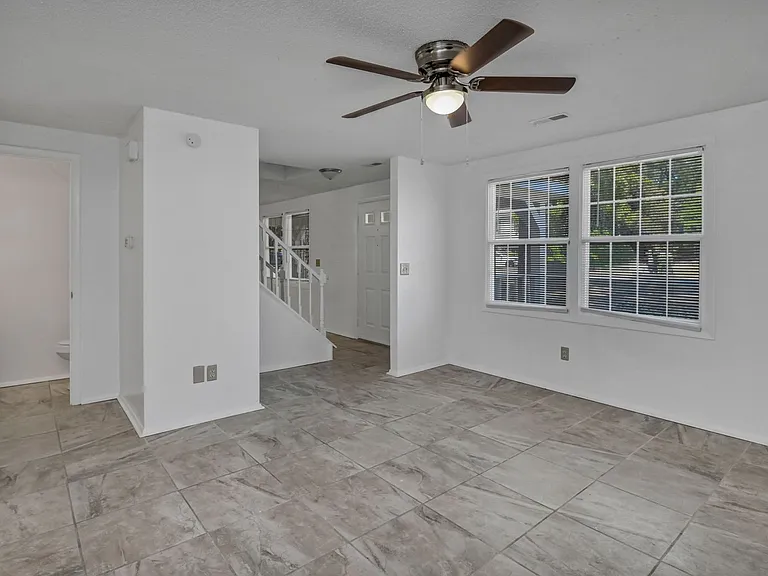 220 N Donar Dr — Photo 4