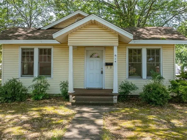 614 N 7th St, Paris, AR 72855