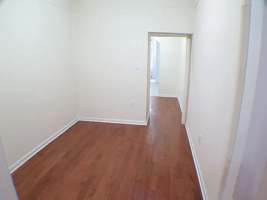 Rented by Glasser Realty LLC | media 8