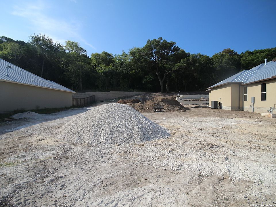 2nd image of 455 Knolls Springs