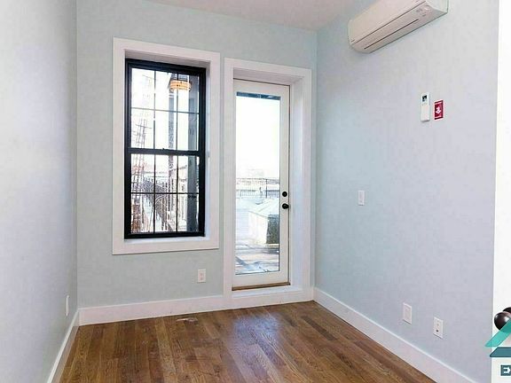 4th image of 331 Melrose St #3E