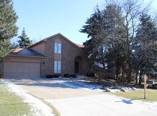 388 Silvervale Dr, Rochester Hills, MI 48309