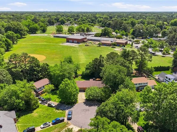 812 Prince Charles Ct, Virginia Beach, VA 23452