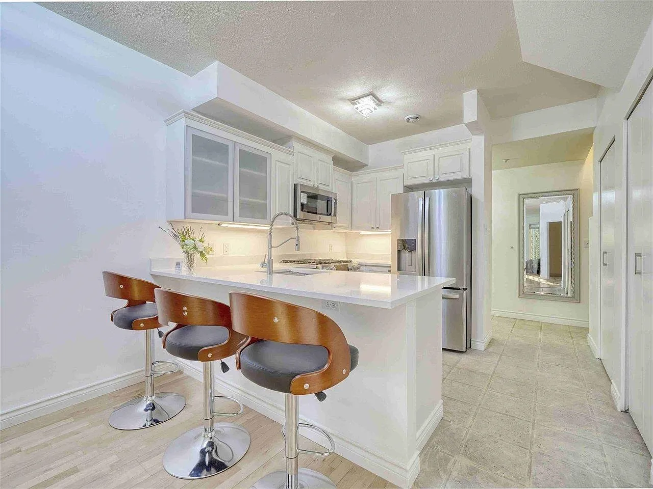 3 bed, 1266 sqft, $4,800 — Photo 3