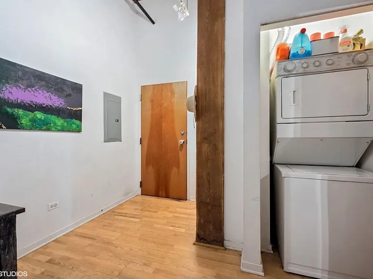 1740 N Maplewood Ave #212 — Photo 11