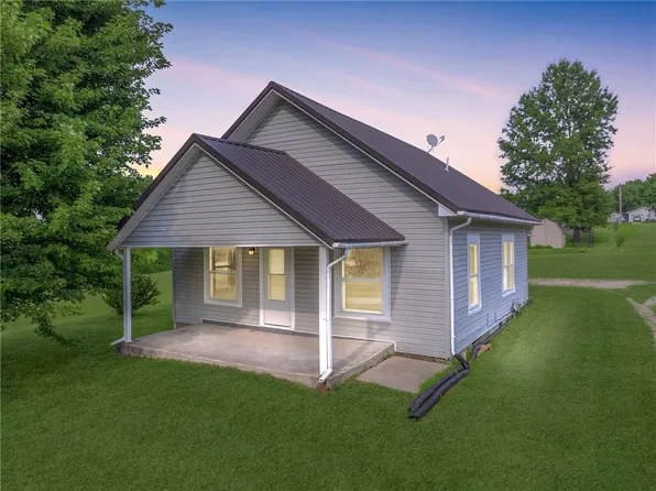 304 W 4th St, Pattonsburg, MO 64670