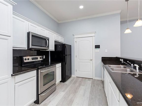 5th image of 708 S Excalibur St