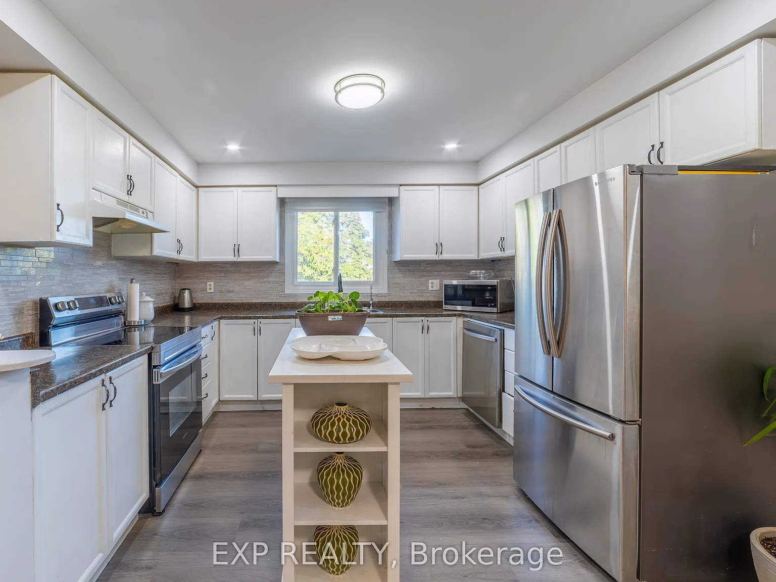 3 bed, $2,300 — Photo 1
