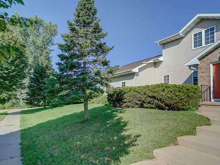 236 Harbour Town Dr — Photo 12