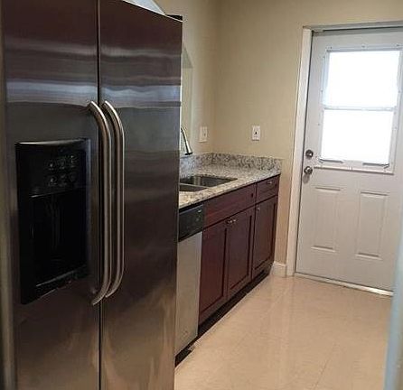 3rd image of 9841 SW 58th Ct