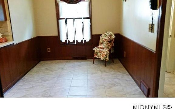 5th image of 28 Woodstream Ct