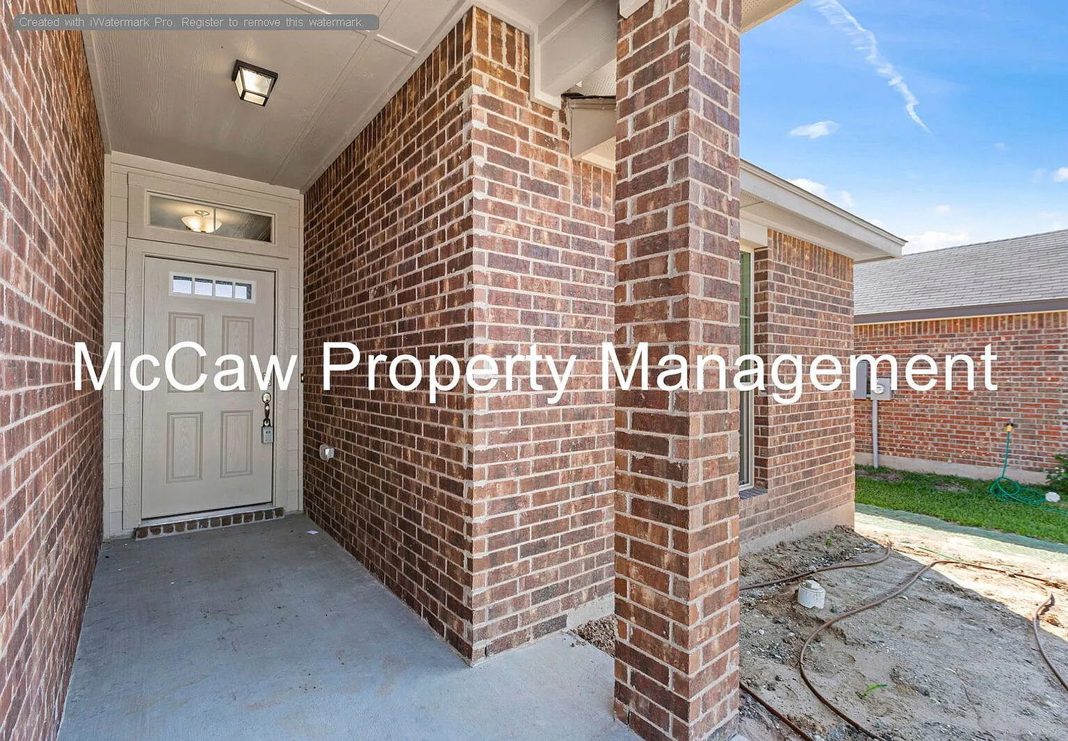 4 bed, 2.0 bath, 1840 sqft, $2,300 — Photo 2