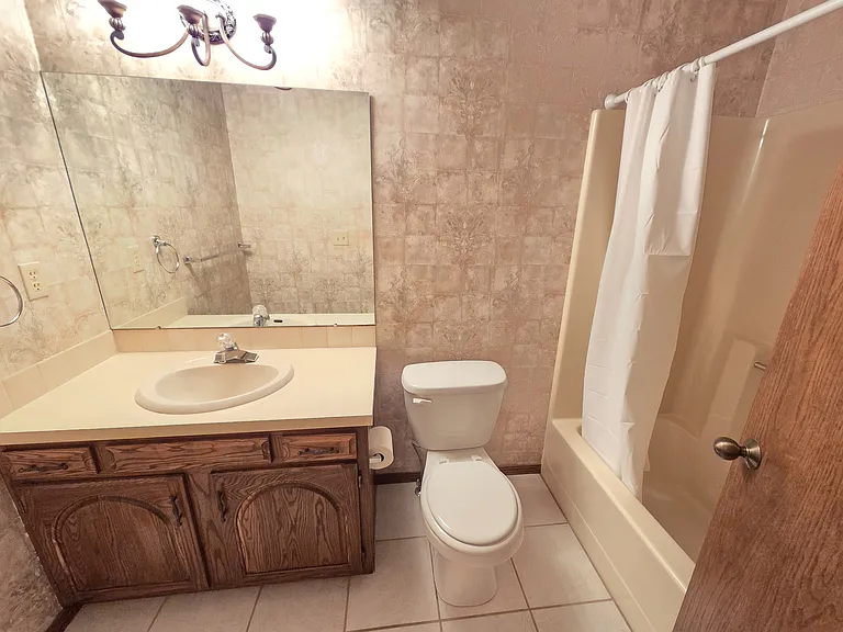 4133 N Auburn St — Photo 9