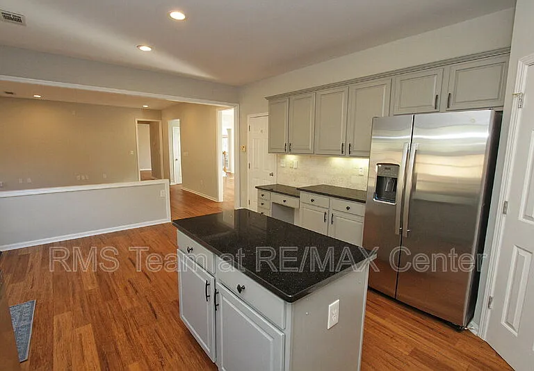 5057 Bethpage Dr — Photo 16