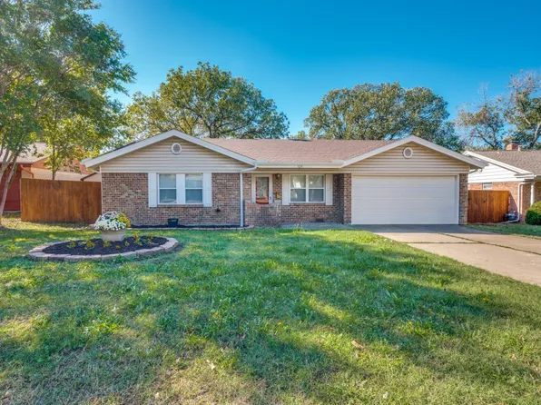 924 Blue Lake Dr, Fort Worth, TX 76103