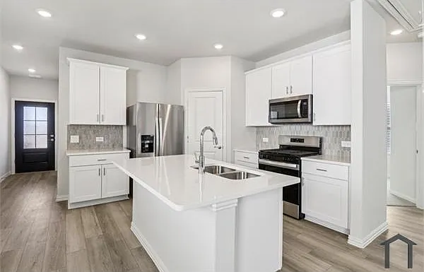5 bed, 2500 sqft, $3,490 — Photo 1