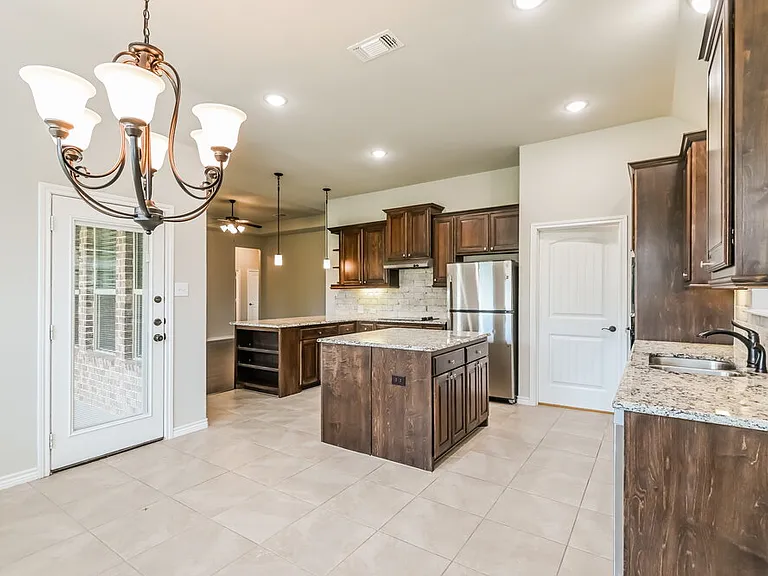 325 Strait Ln — Photo 5