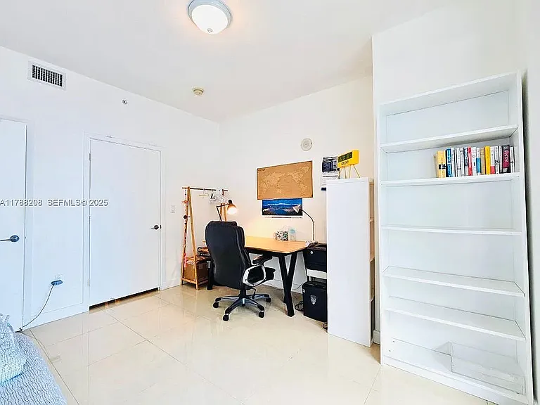 1111 SW 1st Ave #3517 — Photo 3