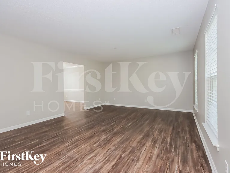 145 Golden Valley Dr — Photo 2