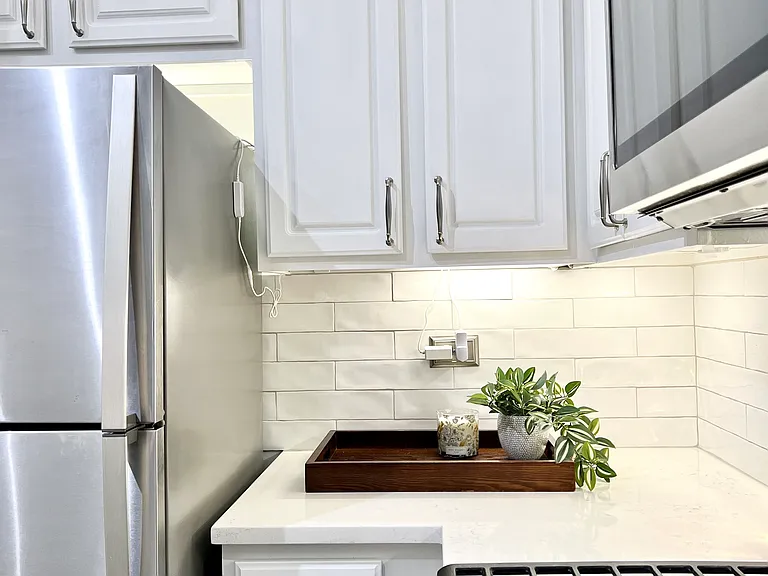 715 W Eastman St — Photo 13