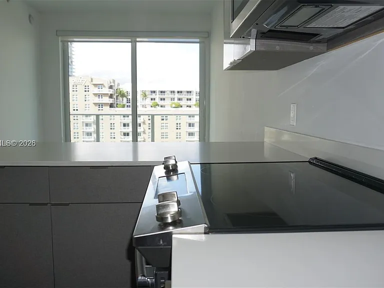 321 NE 26th St #705 — Photo 15