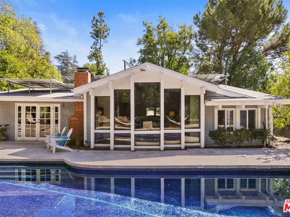 22801 Pera Rd, Woodland Hills, CA 91364