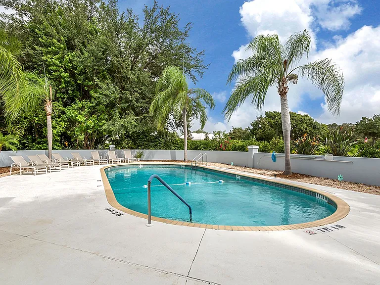 540 Clubside Cir — Photo 39