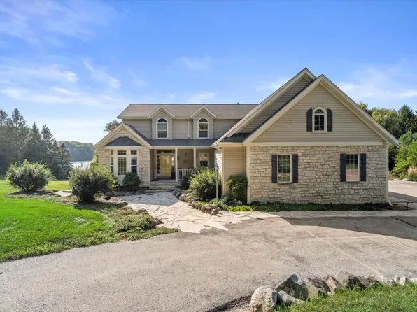 N5463 Stone Hedge LANE, Fredonia, WI 53021