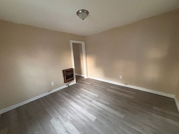 3rd image of 404 E 19th St SW #B