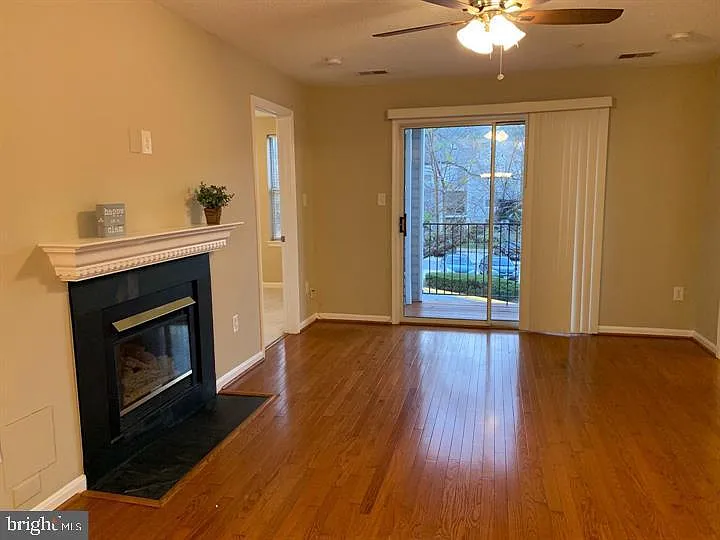 10010 Vanderbilt Cir #5-9 — Photo 5