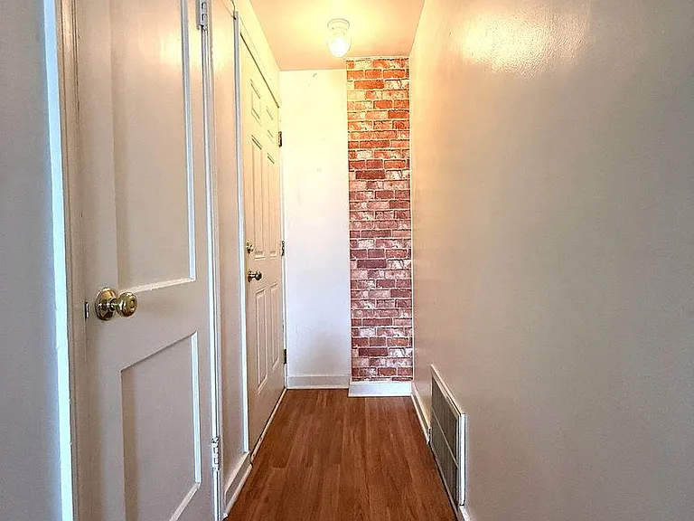 217 W Maple St — Photo 4