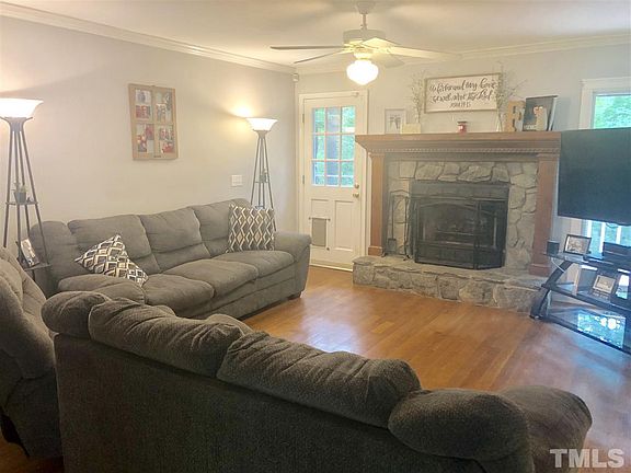 3rd image of 2101 Hemlock Cir